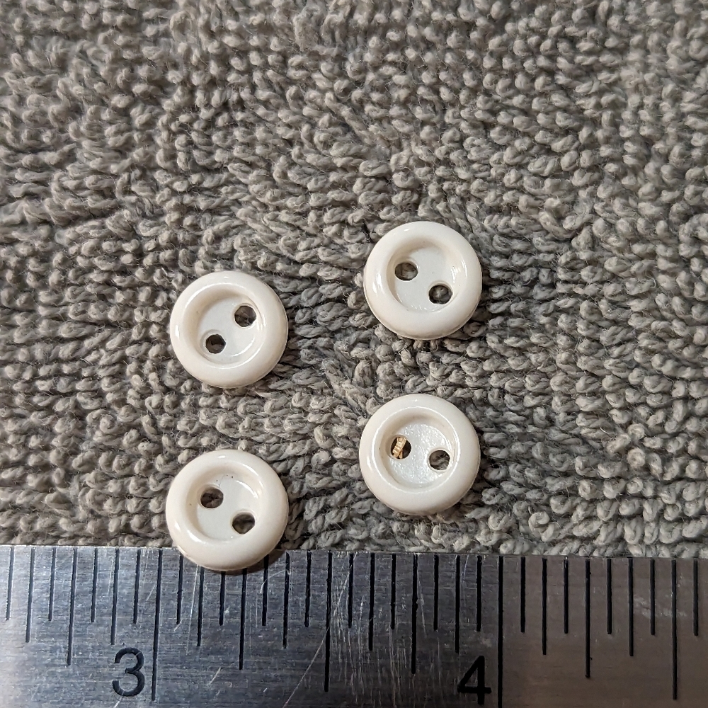 BUTTONS White Recessed 2 holes to attach (4)